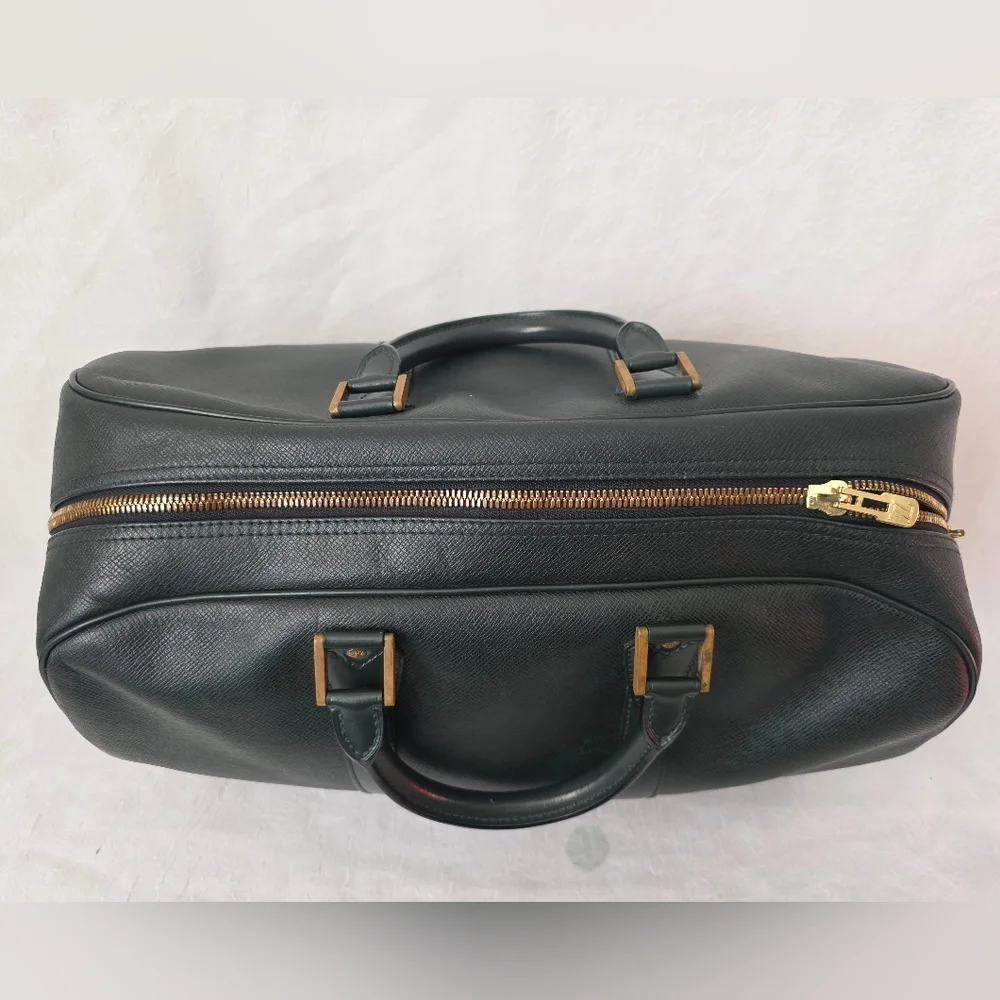 Auth LOUIS VUITTON Taiga Kendall Epicea Travel Bag